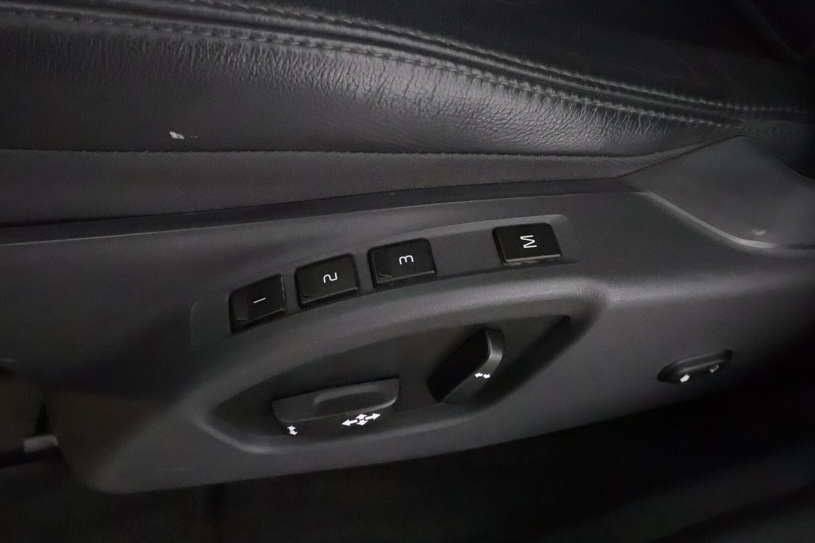 Volvo XC60 2017 D4 AWD Business Classic Summum aut * Webasto / Panorama / Adapt.Vakkari / Peruutuskamera / Muistipenkki / Sensus Navi * - Nahkasisusta / Ratinlämmitys / Ei AdBlue / HUIPPUVARUSTEET!