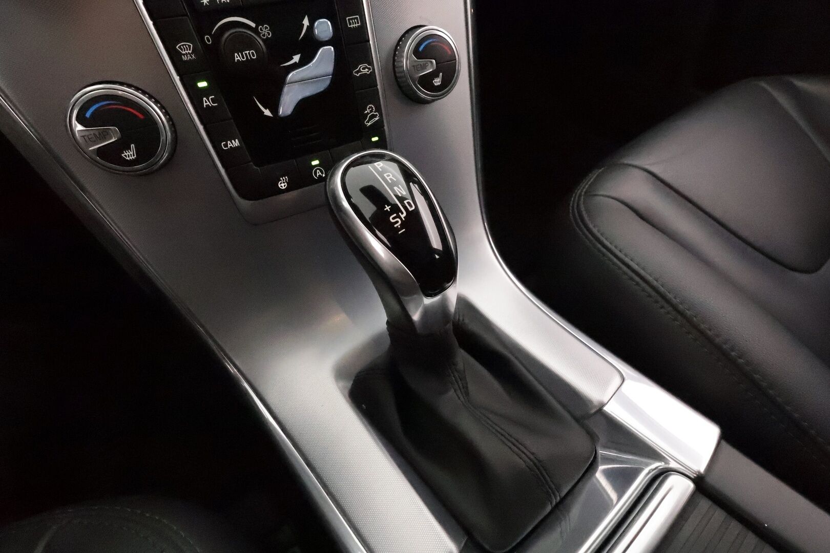 Volvo XC60 2017 D4 AWD Business Classic Summum aut * Webasto / Panorama / Adapt.Vakkari / Peruutuskamera / Muistipenkki / Sensus Navi * - Nahkasisusta / Ratinlämmitys / Ei AdBlue / HUIPPUVARUSTEET!