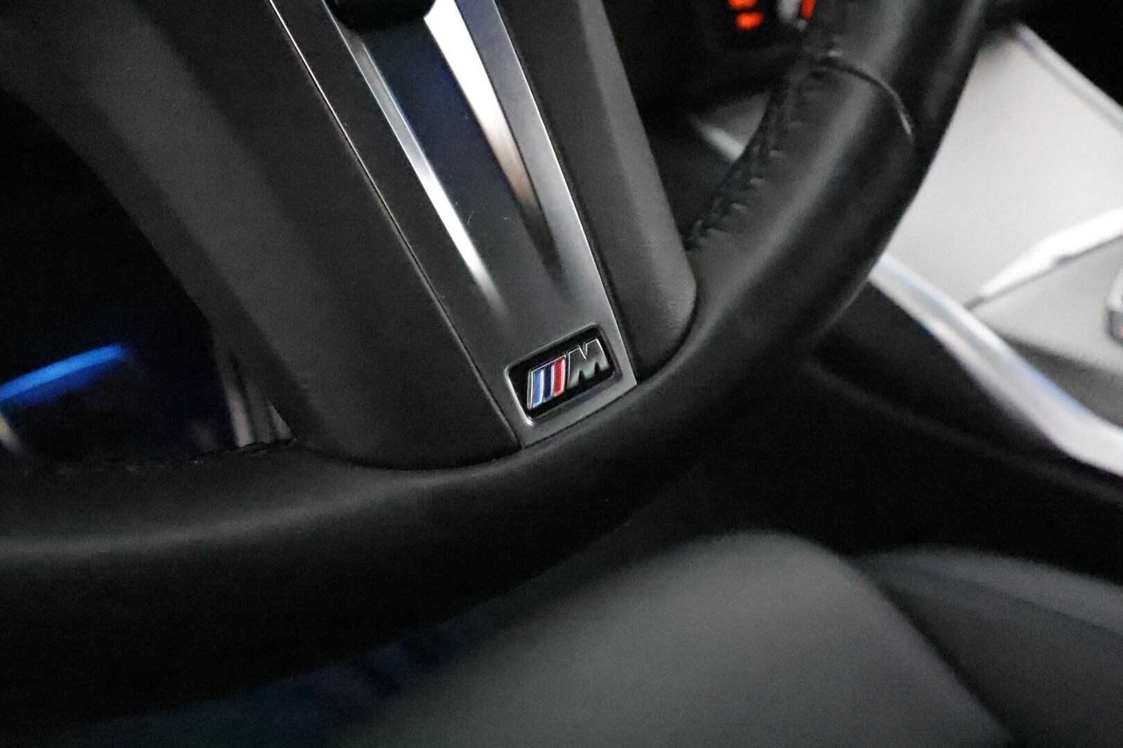 BMW 330 2021 G21 Touring 330e xDrive Business M Sport * Adapt.Vakkari / HiFi / Vetokoukku / Sporttipenkki Muistilla / Peruutuskamera - Kahdet renkaat / Merkkihuollettu / LED / Näyttävä Yksilö!