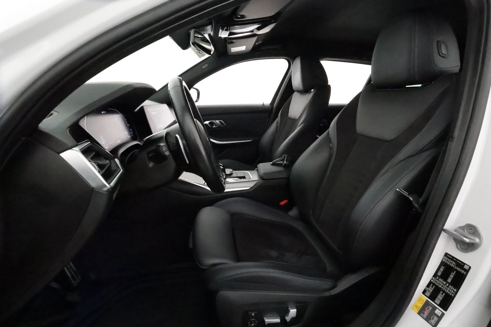 BMW 330 2021 G21 Touring 330e xDrive Business M Sport * Adapt.Vakkari / HiFi / Vetokoukku / Sporttipenkki Muistilla / Peruutuskamera - Kahdet renkaat / Merkkihuollettu / LED / Näyttävä Yksilö!