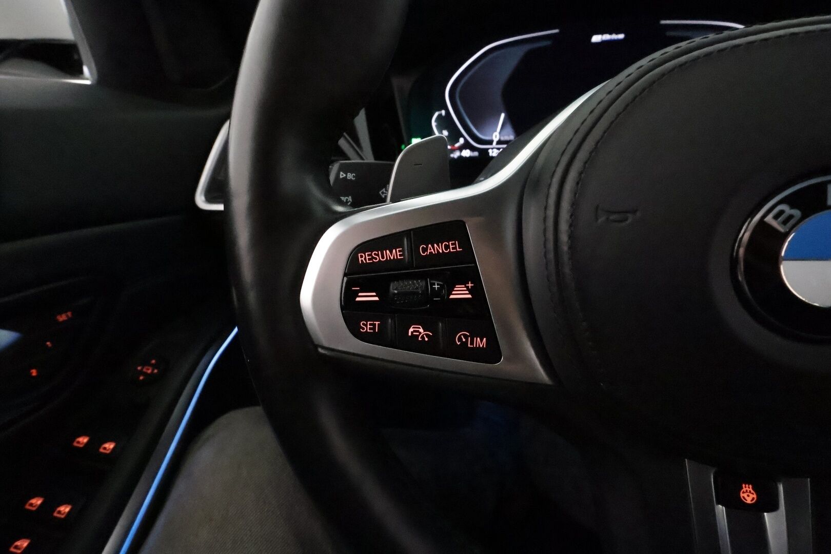 BMW 330 2021 G21 Touring 330e xDrive Business M Sport * Adapt.Vakkari / HiFi / Vetokoukku / Sporttipenkki Muistilla / Peruutuskamera - Kahdet renkaat / Merkkihuollettu / LED / Näyttävä Yksilö!