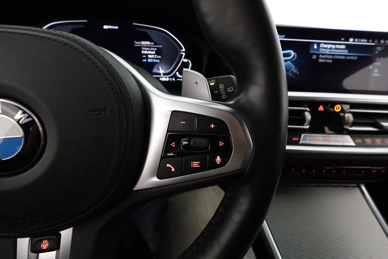 BMW 330 2021 G21 Touring 330e xDrive Business M Sport * Adapt.Vakkari / HiFi / Vetokoukku / Sporttipenkki Muistilla / Peruutuskamera - Kahdet renkaat / Merkkihuollettu / LED / Näyttävä Yksilö!