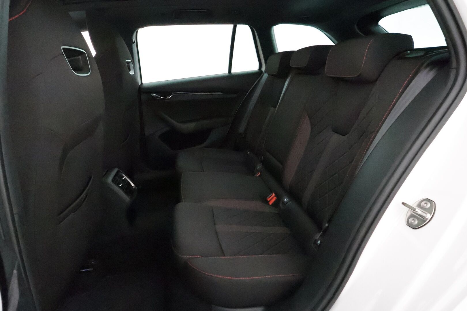 SKODA OCTAVIA 2021 Combi 1.4 TSI PHEV RS iV DSG **ACC / Matrix-LED / Panorama / Canton / Webasto / HUD / P.kamera / Navi / Kaistavahti** - Akku kuntotarkastettu SoH 98% / Kahdet Renkaat