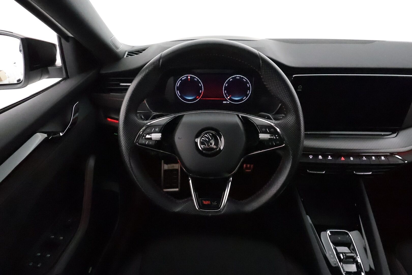 SKODA OCTAVIA 2021 Combi 1.4 TSI PHEV RS iV DSG **ACC / Matrix-LED / Panorama / Canton / Webasto / HUD / P.kamera / Navi / Kaistavahti** - Akku kuntotarkastettu SoH 98% / Kahdet Renkaat