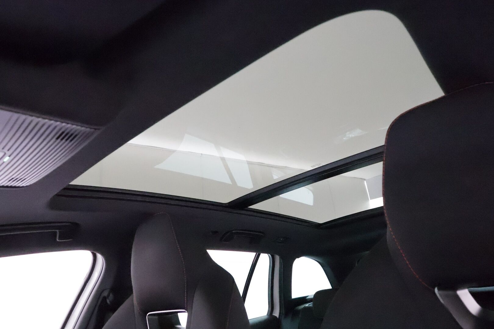 SKODA OCTAVIA 2021 Combi 1.4 TSI PHEV RS iV DSG **ACC / Matrix-LED / Panorama / Canton / Webasto / HUD / P.kamera / Navi / Kaistavahti** - Akku kuntotarkastettu SoH 98% / Kahdet Renkaat