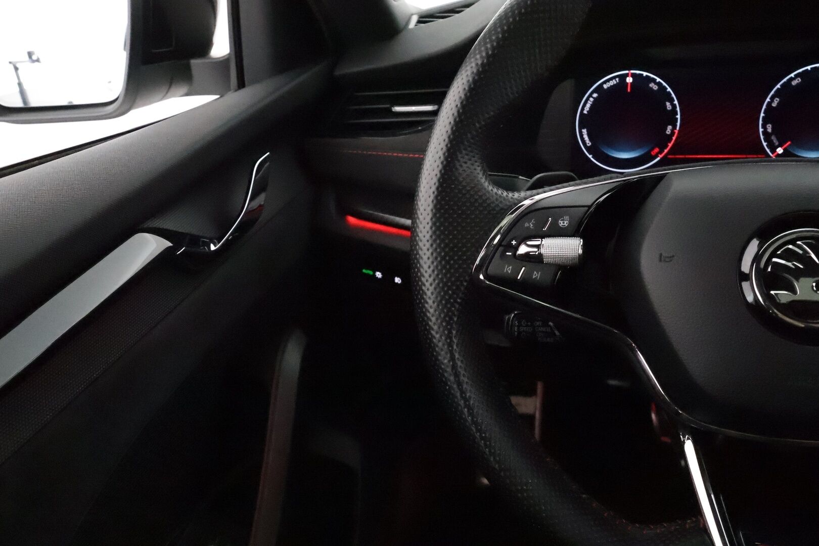 SKODA OCTAVIA 2021 Combi 1.4 TSI PHEV RS iV DSG **ACC / Matrix-LED / Panorama / Canton / Webasto / HUD / P.kamera / Navi / Kaistavahti** - Akku kuntotarkastettu SoH 98% / Kahdet Renkaat