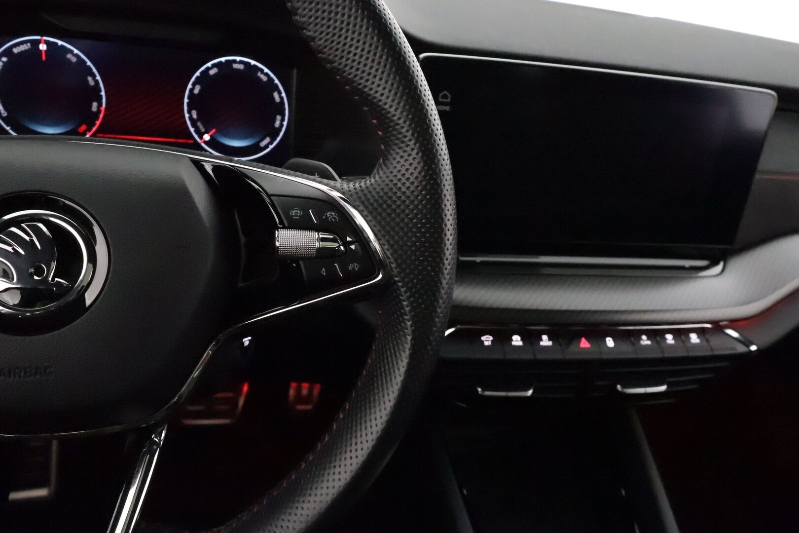 SKODA OCTAVIA 2021 Combi 1.4 TSI PHEV RS iV DSG **ACC / Matrix-LED / Panorama / Canton / Webasto / HUD / P.kamera / Navi / Kaistavahti** - Akku kuntotarkastettu SoH 98% / Kahdet Renkaat