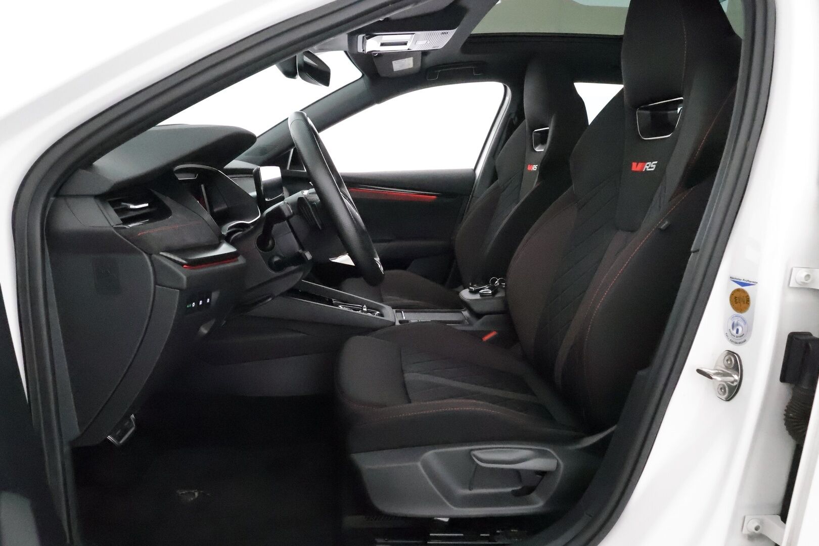 SKODA OCTAVIA 2021 Combi 1.4 TSI PHEV RS iV DSG **ACC / Matrix-LED / Panorama / Canton / Webasto / HUD / P.kamera / Navi / Kaistavahti** - Akku kuntotarkastettu SoH 98% / Kahdet Renkaat