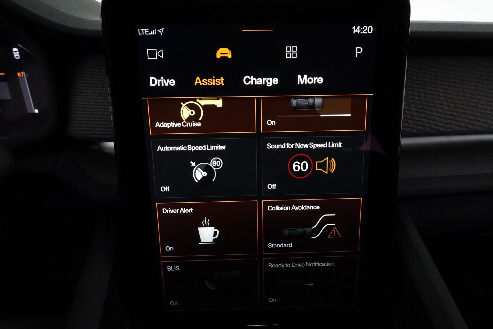 POLESTAR 2 2024 Long range Dual motor 310kW **H&K / Lasikatto / ILP / Koukku / ACC / 360° / Pixel-LED / Sporttipenkki Muistilla / Navi** - 3,99 % KORKOTARJOUS TÄHÄN AUTOON 23.9. ASTI! - Akku kuntotarkastettu! / Pilot&Plus / Kahdet Renkaat