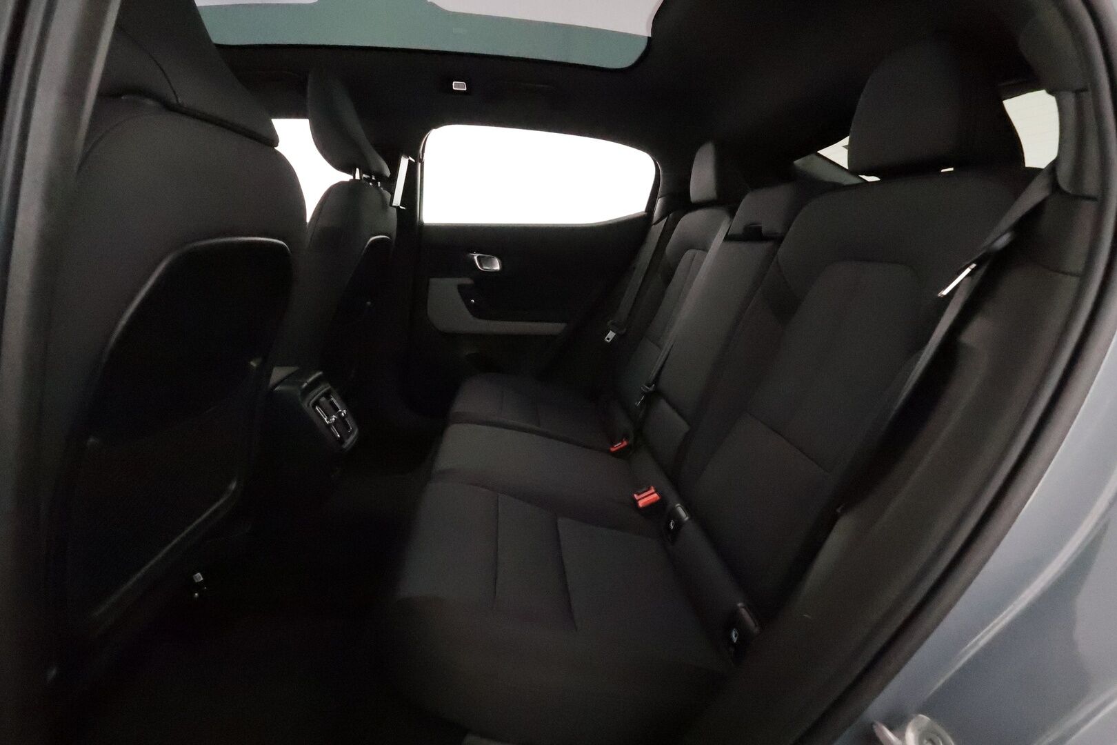 POLESTAR 2 2024 Long range Dual motor 310kW **H&K / Lasikatto / ILP / Koukku / ACC / 360° / Pixel-LED / Sporttipenkki Muistilla / Navi** - 3,99 % KORKOTARJOUS TÄHÄN AUTOON 23.9. ASTI! - Akku kuntotarkastettu! / Pilot&Plus / Kahdet Renkaat