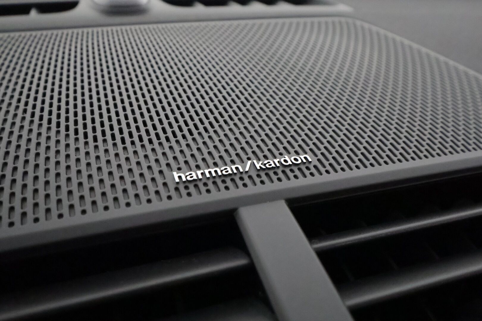 POLESTAR 2 2024 Long range Dual motor 310kW **H&K / Lasikatto / ILP / Koukku / ACC / 360° / Pixel-LED / Sporttipenkki Muistilla / Navi** - 3,99 % KORKOTARJOUS TÄHÄN AUTOON 23.9. ASTI! - Akku kuntotarkastettu! / Pilot&Plus / Kahdet Renkaat