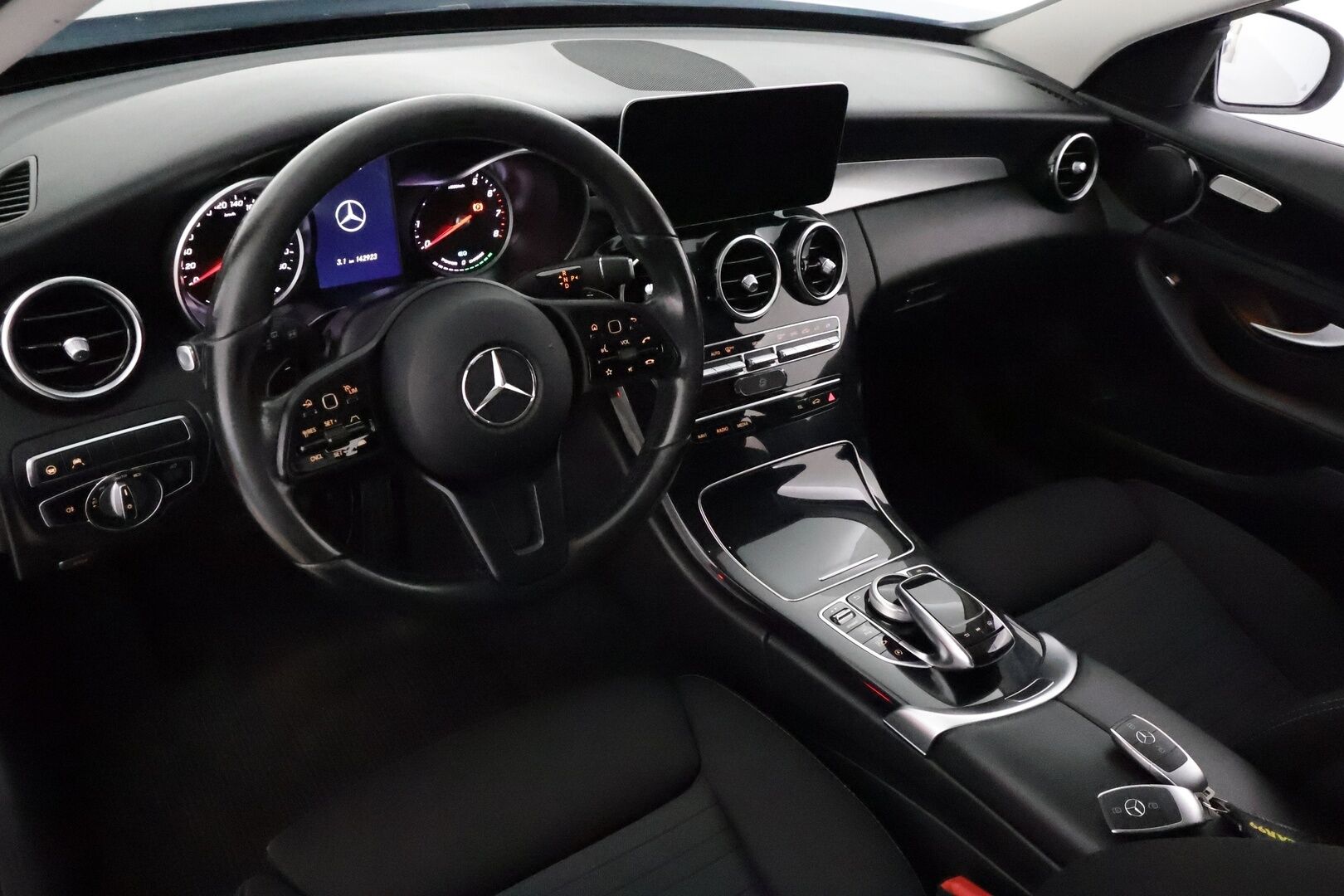 MERCEDES-BENZ C 2020 300 T A 4Matic Business  **Koukku / Distronic+ / LED-High Performance / P.Tutkat / Sporttipenkit / Navi / Kaistavahti**