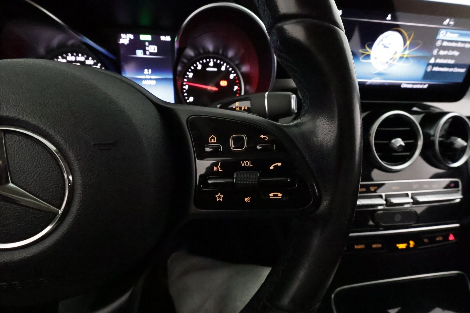 MERCEDES-BENZ C 2020 300 T A 4Matic Business  **Koukku / Distronic+ / LED-High Performance / P.Tutkat / Sporttipenkit / Navi / Kaistavahti**