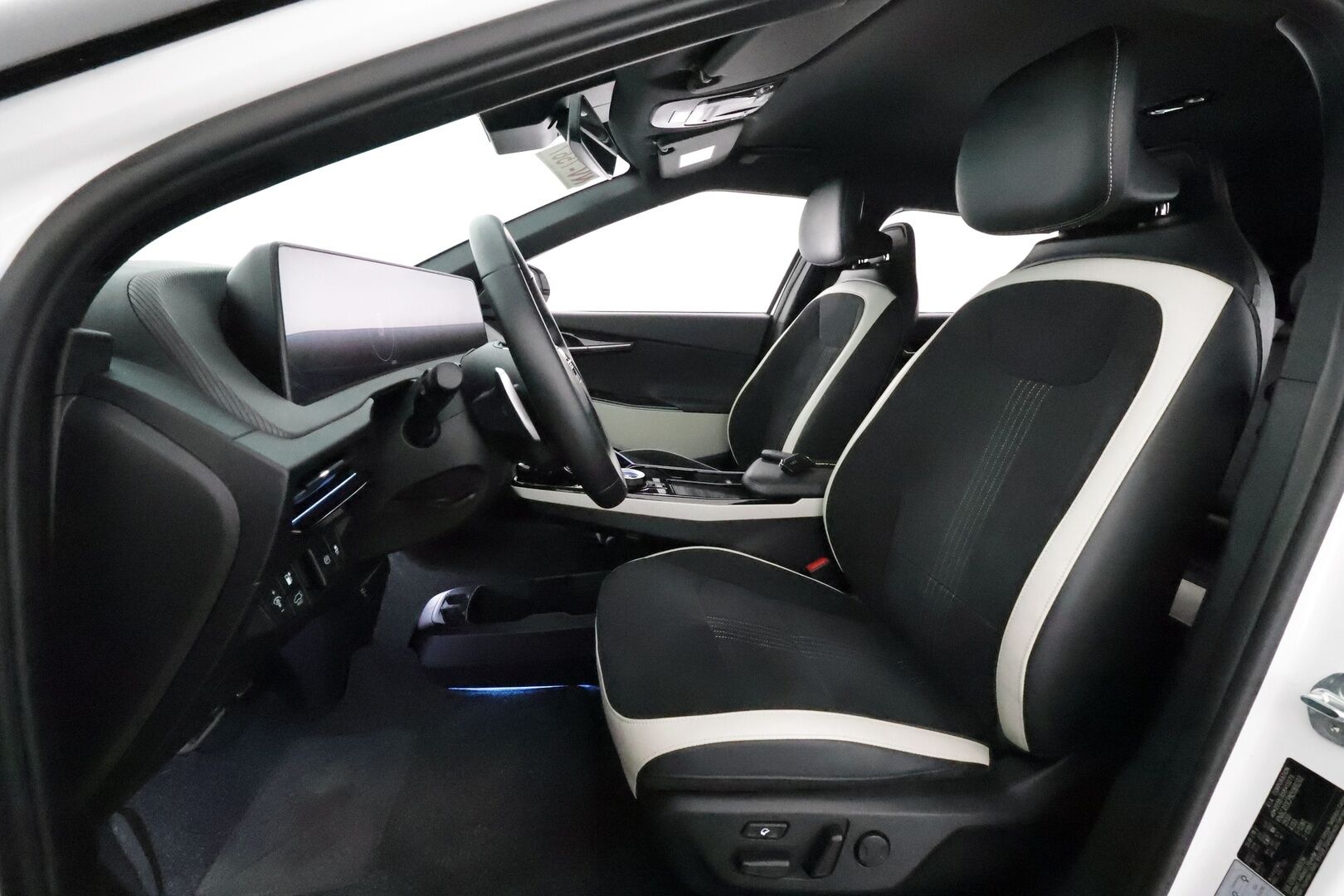 KIA EV6 2022 77,4kWh AWD GT-Line **ACC / HUD / 360° / Koukku / Muistipenkki / ILP / Ilmastoidut penkit / Meridian** - 3,99 % KORKOTARJOUS TÄHÄN AUTOON 28.9. ASTI! - Akku kuntotarkastettu SoH 96,2% / Merkkihuollettu