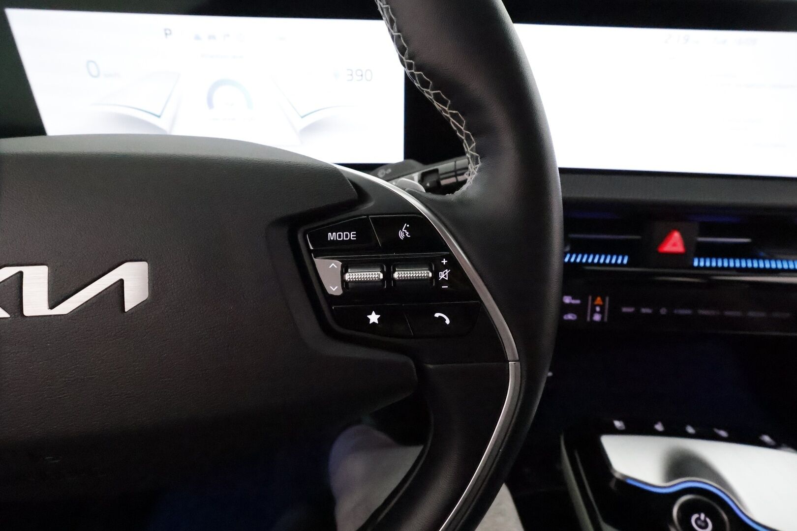 KIA EV6 2022 77,4kWh AWD GT-Line **ACC / HUD / 360° / Koukku / Muistipenkki / ILP / Ilmastoidut penkit / Meridian** - 3,99 % KORKOTARJOUS TÄHÄN AUTOON 28.9. ASTI! - Akku kuntotarkastettu SoH 96,2% / Merkkihuollettu