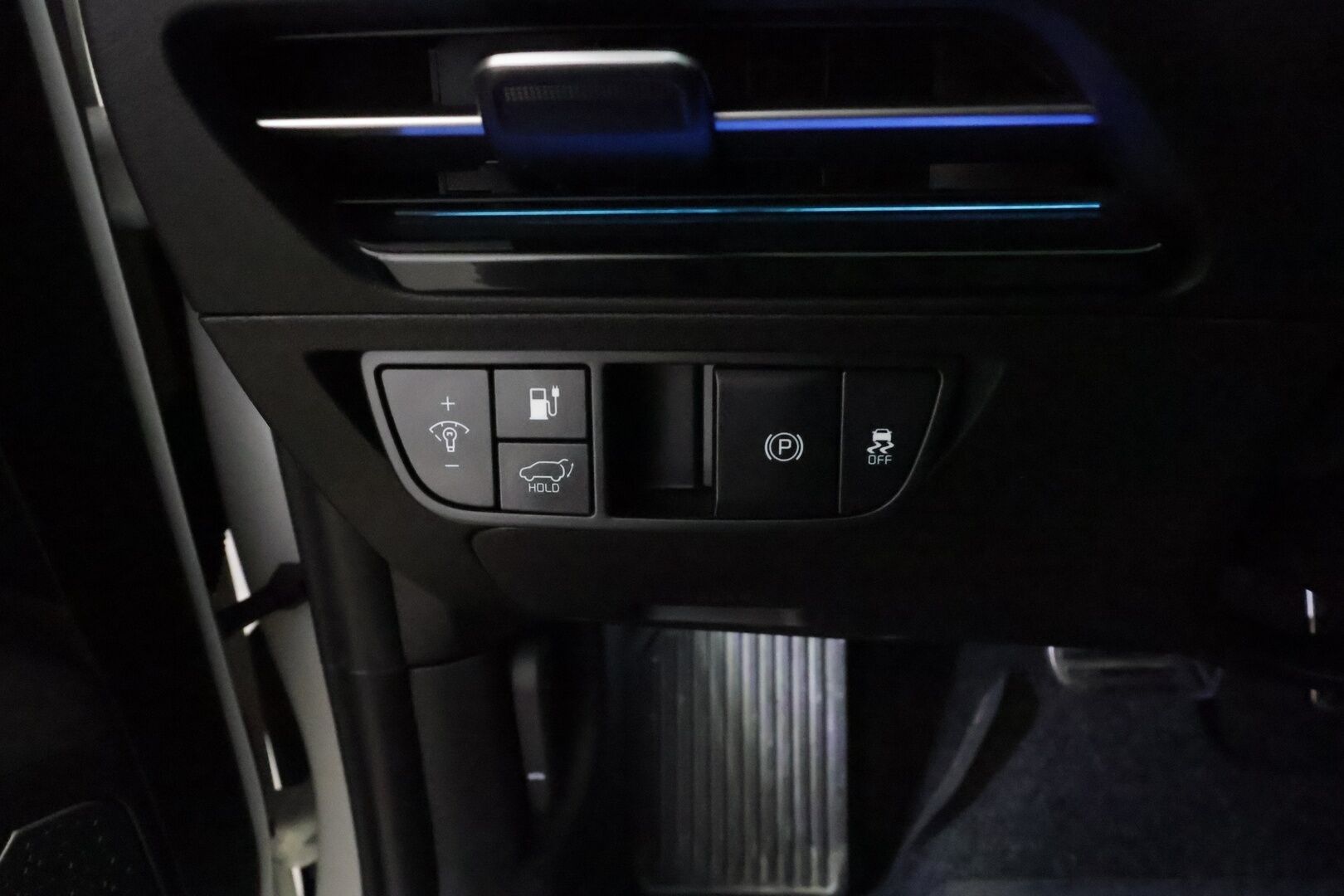 KIA EV6 2022 77,4kWh AWD GT-Line **ACC / HUD / 360° / Koukku / Muistipenkki / ILP / Ilmastoidut penkit / Meridian** - 3,99 % KORKOTARJOUS TÄHÄN AUTOON 28.9. ASTI! - Akku kuntotarkastettu SoH 96,2% / Merkkihuollettu