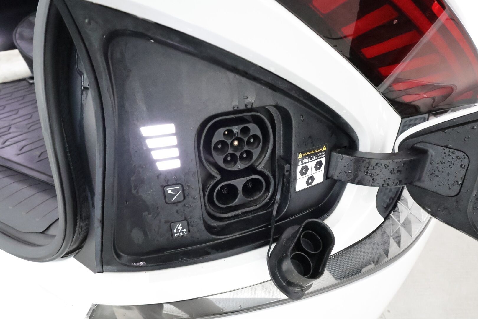 KIA EV6 2022 77,4kWh AWD GT-Line **ACC / HUD / 360° / Koukku / Muistipenkki / ILP / Ilmastoidut penkit / Meridian** - 3,99 % KORKOTARJOUS TÄHÄN AUTOON 28.9. ASTI! - Akku kuntotarkastettu SoH 96,2% / Merkkihuollettu
