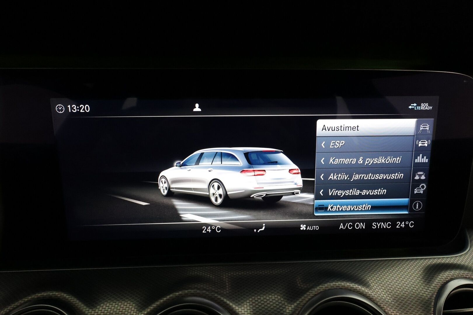 MERCEDES-BENZ E 2020 220 d 4Matic T A Premium Business AMG **Vakkari / Burmester / Koukku / 360° / Multibeam LED / Widescreen** - 3,99 % KORKOTARJOUS TÄHÄN AUTOON 21.9. ASTI! - Kahdet renkaat aluvanteilla