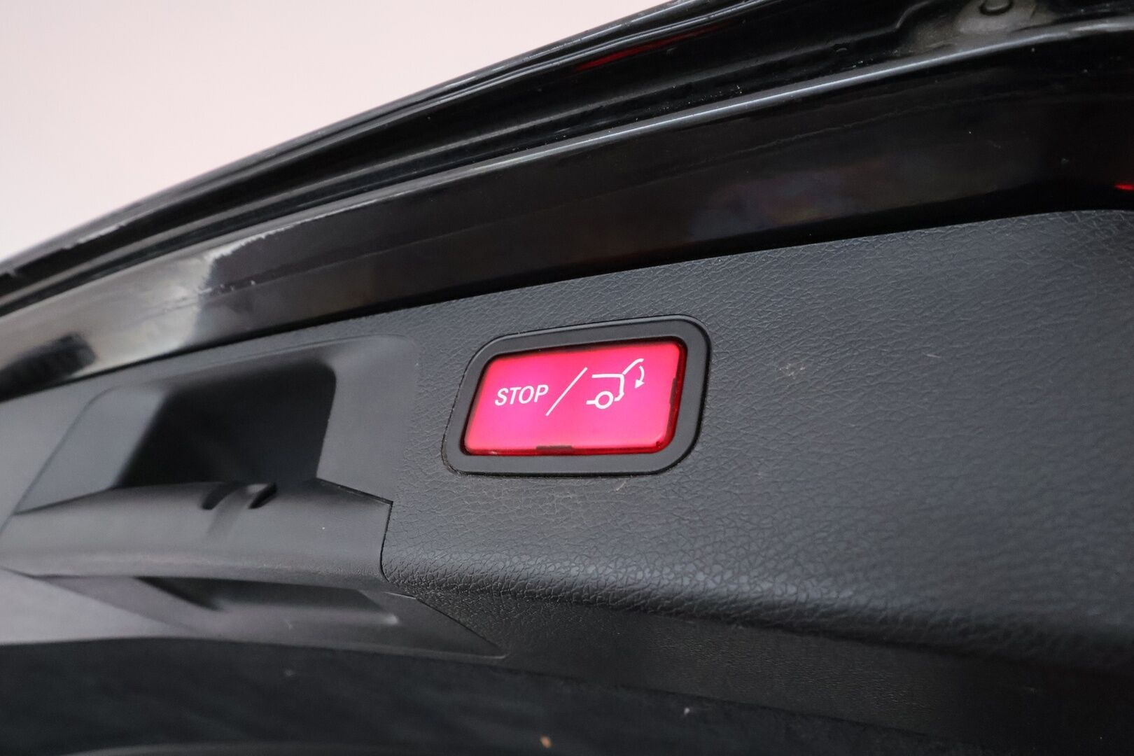 MERCEDES-BENZ E 2020 220 d 4Matic T A Premium Business AMG **Vakkari / Burmester / Koukku / 360° / Multibeam LED / Widescreen** - 3,99 % KORKOTARJOUS TÄHÄN AUTOON 21.9. ASTI! - Kahdet renkaat aluvanteilla