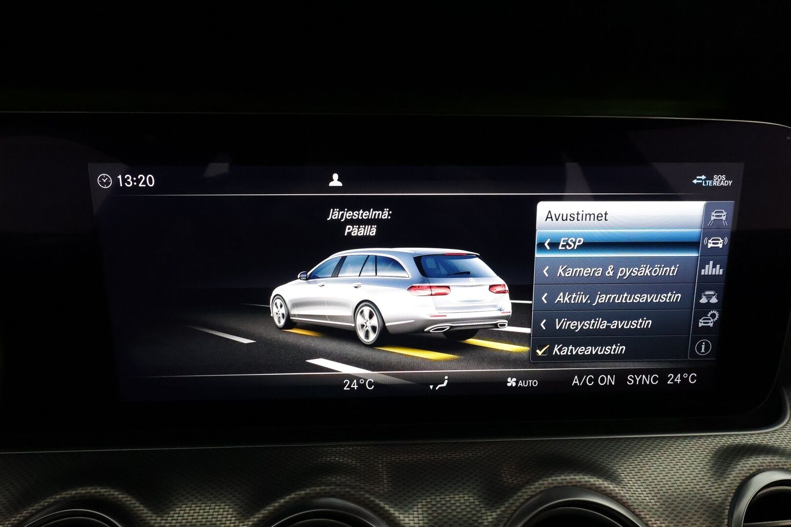 MERCEDES-BENZ E 2020 220 d 4Matic T A Premium Business AMG **Vakkari / Burmester / Koukku / 360° / Multibeam LED / Widescreen** - 3,99 % KORKOTARJOUS TÄHÄN AUTOON 21.9. ASTI! - Kahdet renkaat aluvanteilla