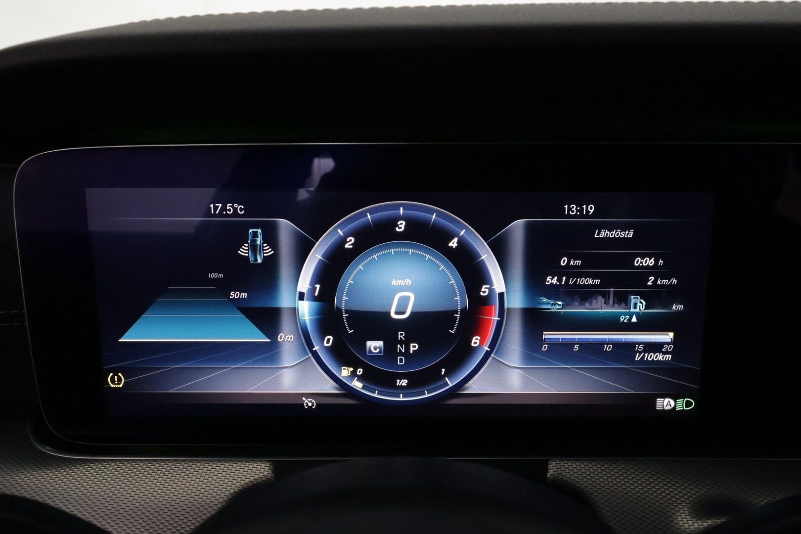 MERCEDES-BENZ E 2020 220 d 4Matic T A Premium Business AMG **Vakkari / Burmester / Koukku / 360° / Multibeam LED / Widescreen** - 3,99 % KORKOTARJOUS TÄHÄN AUTOON 21.9. ASTI! - Kahdet renkaat aluvanteilla