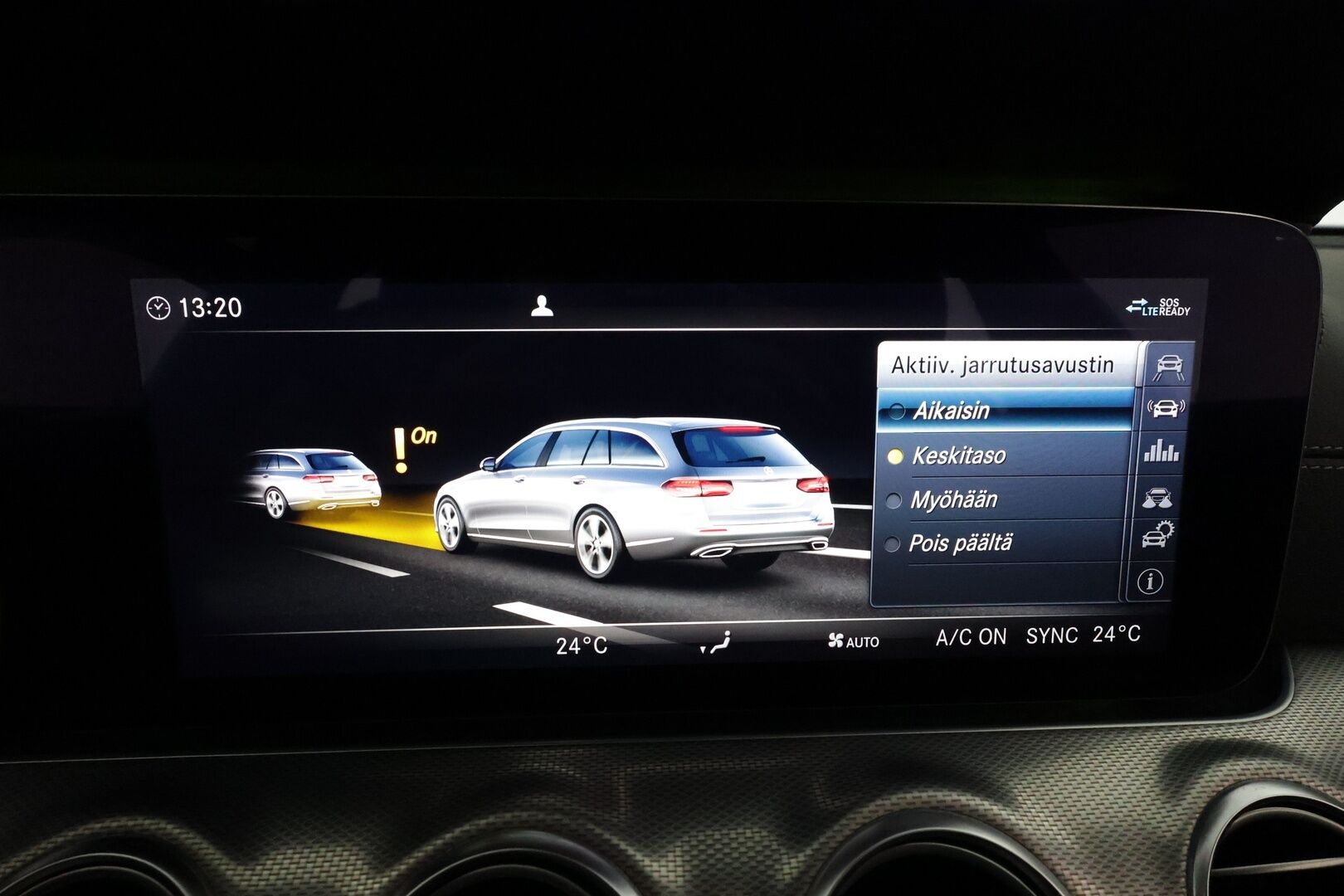 MERCEDES-BENZ E 2020 220 d 4Matic T A Premium Business AMG **Vakkari / Burmester / Koukku / 360° / Multibeam LED / Widescreen** - 3,99 % KORKOTARJOUS TÄHÄN AUTOON 21.9. ASTI! - Kahdet renkaat aluvanteilla