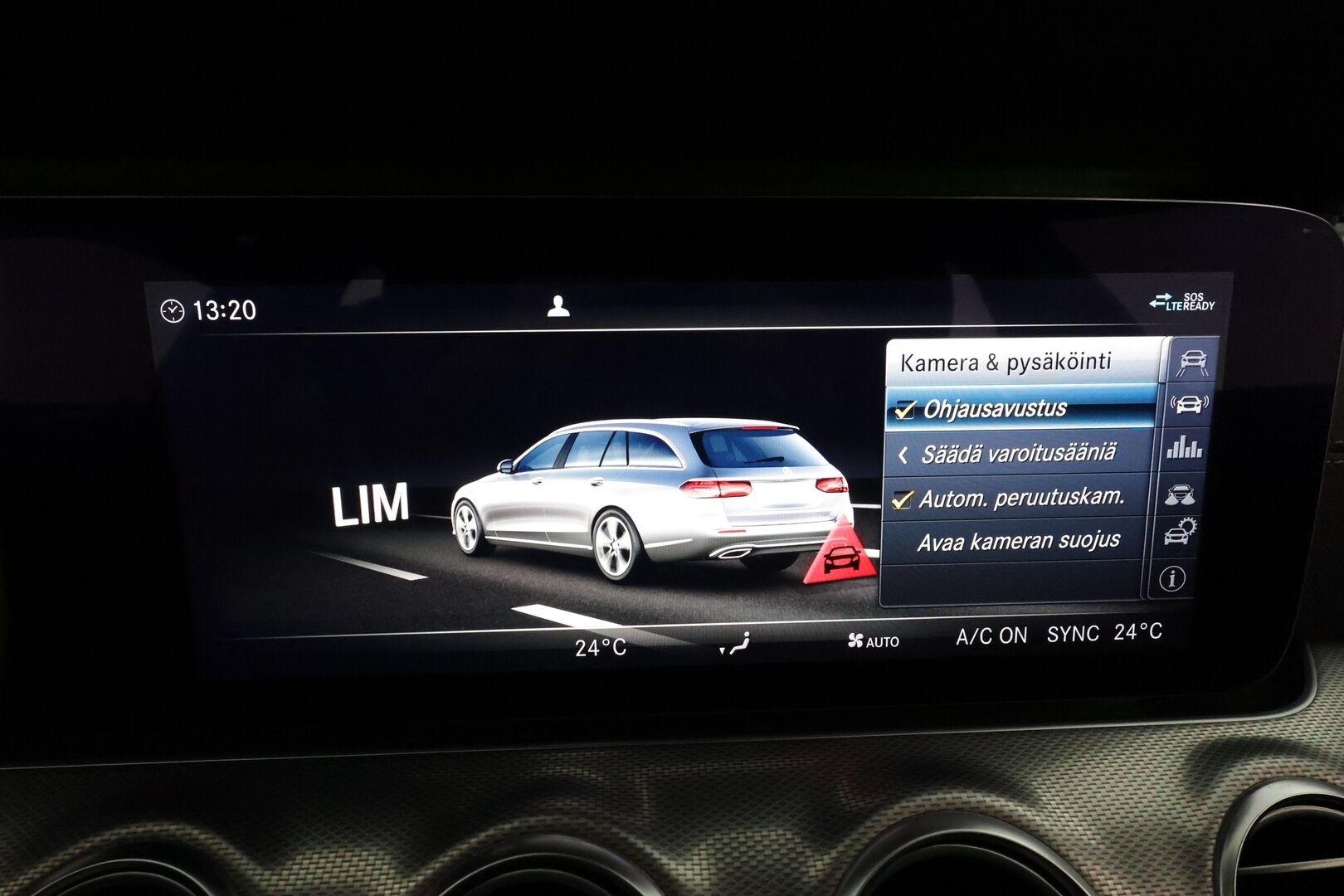MERCEDES-BENZ E 2020 220 d 4Matic T A Premium Business AMG **Vakkari / Burmester / Koukku / 360° / Multibeam LED / Widescreen** - 3,99 % KORKOTARJOUS TÄHÄN AUTOON 21.9. ASTI! - Kahdet renkaat aluvanteilla