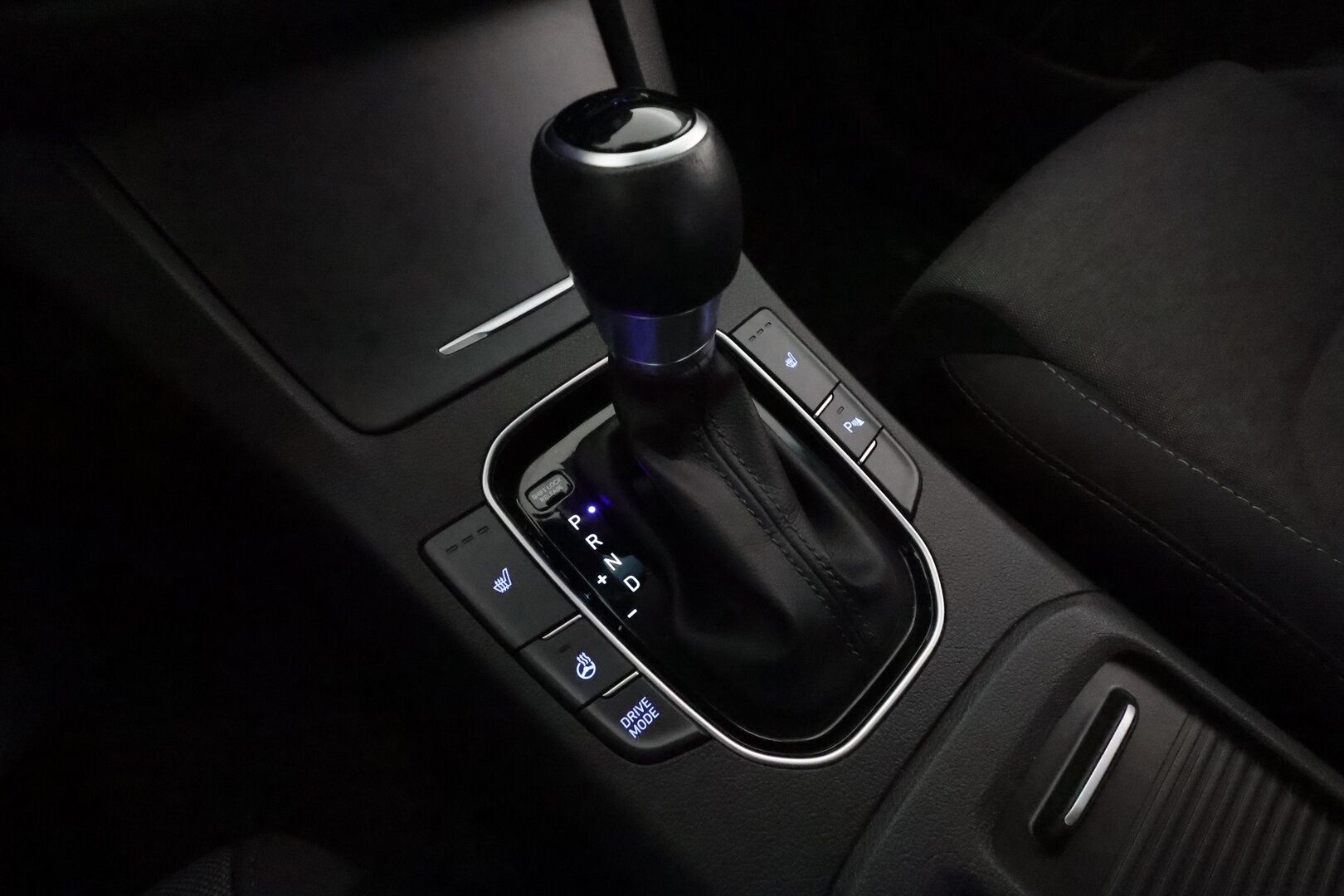 HYUNDAI I30 2022 1,0 T-GDI 120 hv Comfort **LED / P.Kamera / Kaistavahti / Katveavustin / Apple&Android / KeylessGO - 2x Renkaat / 2x Avain / Metalliväri - Osta nyt, maksa vasta ensi vuonna