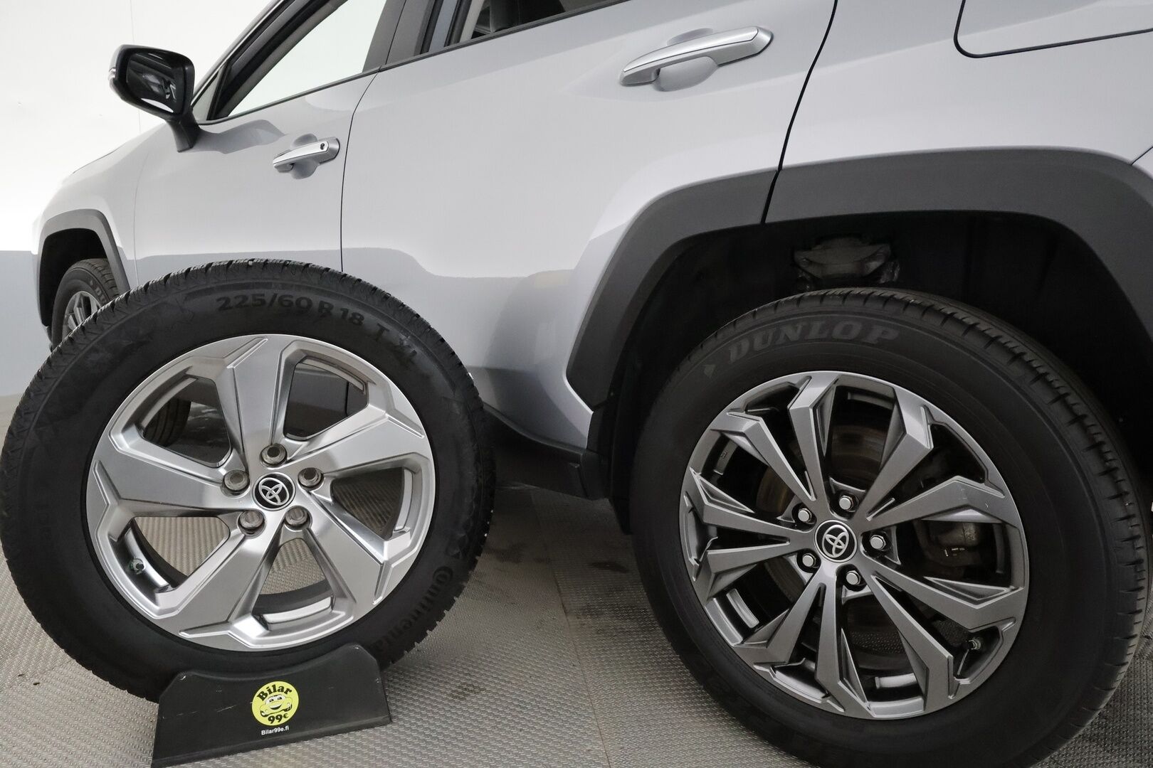 TOYOTA RAV4 2022 2.5 Hybrid AWD-i Premium *ACC / Koukku / Muistipenkki / Lohkolämmitin / P.kamera / Nahat / LED / Facelift* - Merkkilikkeen huoltama / Sähk. takaluukku