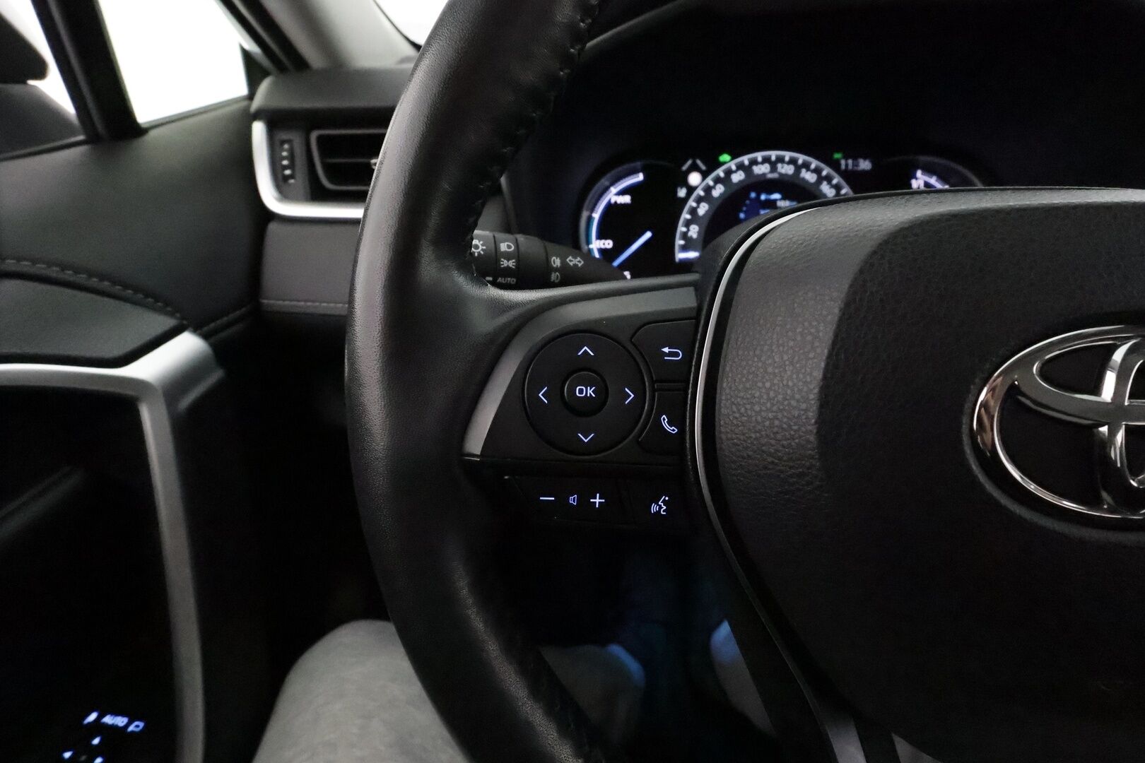 TOYOTA RAV4 2022 2.5 Hybrid AWD-i Premium *ACC / Koukku / Muistipenkki / Lohkolämmitin / P.kamera / Nahat / LED / Facelift* - Merkkilikkeen huoltama / Sähk. takaluukku