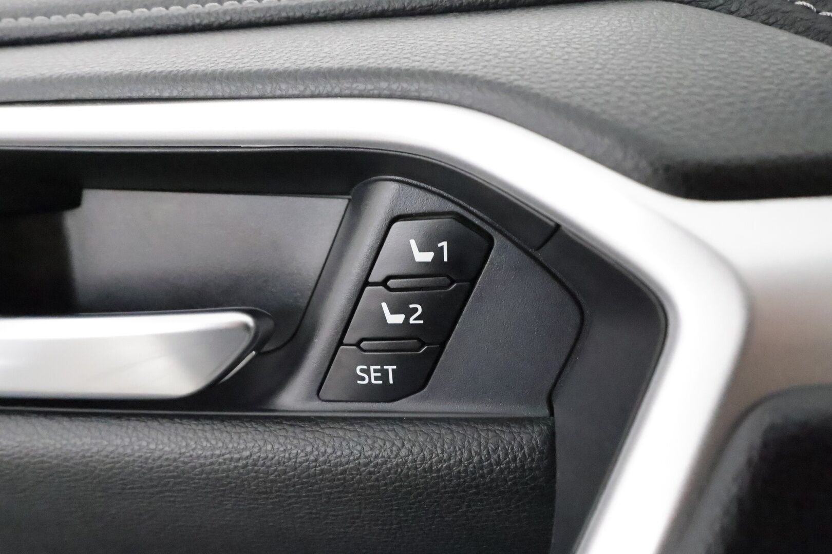 TOYOTA RAV4 2022 2.5 Hybrid AWD-i Premium *ACC / Koukku / Muistipenkki / Lohkolämmitin / P.kamera / Nahat / LED / Facelift* - Merkkilikkeen huoltama / Sähk. takaluukku