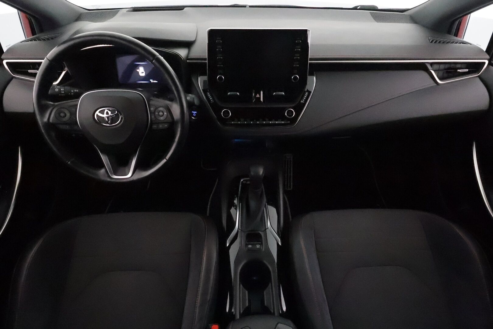 TOYOTA COROLLA 2019 Touring Sports 1,8 Hybrid Executive *HUD / ACC / P.kamera / LED / KeylessGo / Koukku / Lohkolämmitin / Sporttipenkit* - Kahdet renkaat aluvanteilla