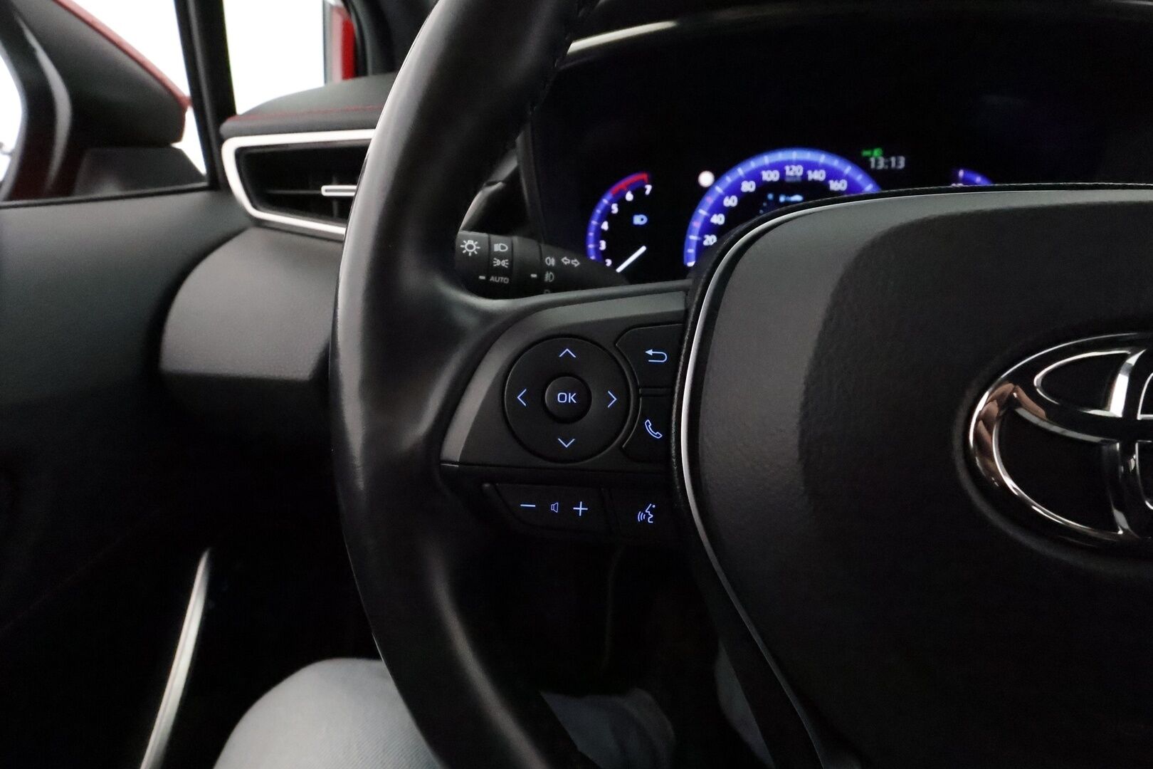 TOYOTA COROLLA 2019 Touring Sports 1,8 Hybrid Executive *HUD / ACC / P.kamera / LED / KeylessGo / Koukku / Lohkolämmitin / Sporttipenkit* - Kahdet renkaat aluvanteilla