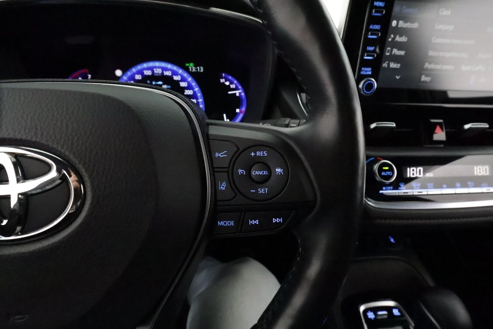 TOYOTA COROLLA 2019 Touring Sports 1,8 Hybrid Executive *HUD / ACC / P.kamera / LED / KeylessGo / Koukku / Lohkolämmitin / Sporttipenkit* - Kahdet renkaat aluvanteilla