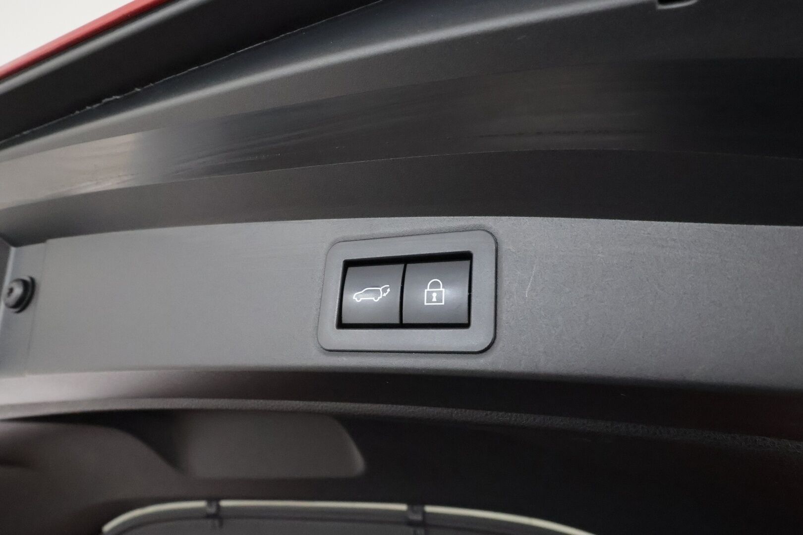 TOYOTA COROLLA 2019 Touring Sports 1,8 Hybrid Executive *HUD / ACC / P.kamera / LED / KeylessGo / Koukku / Lohkolämmitin / Sporttipenkit* - Kahdet renkaat aluvanteilla