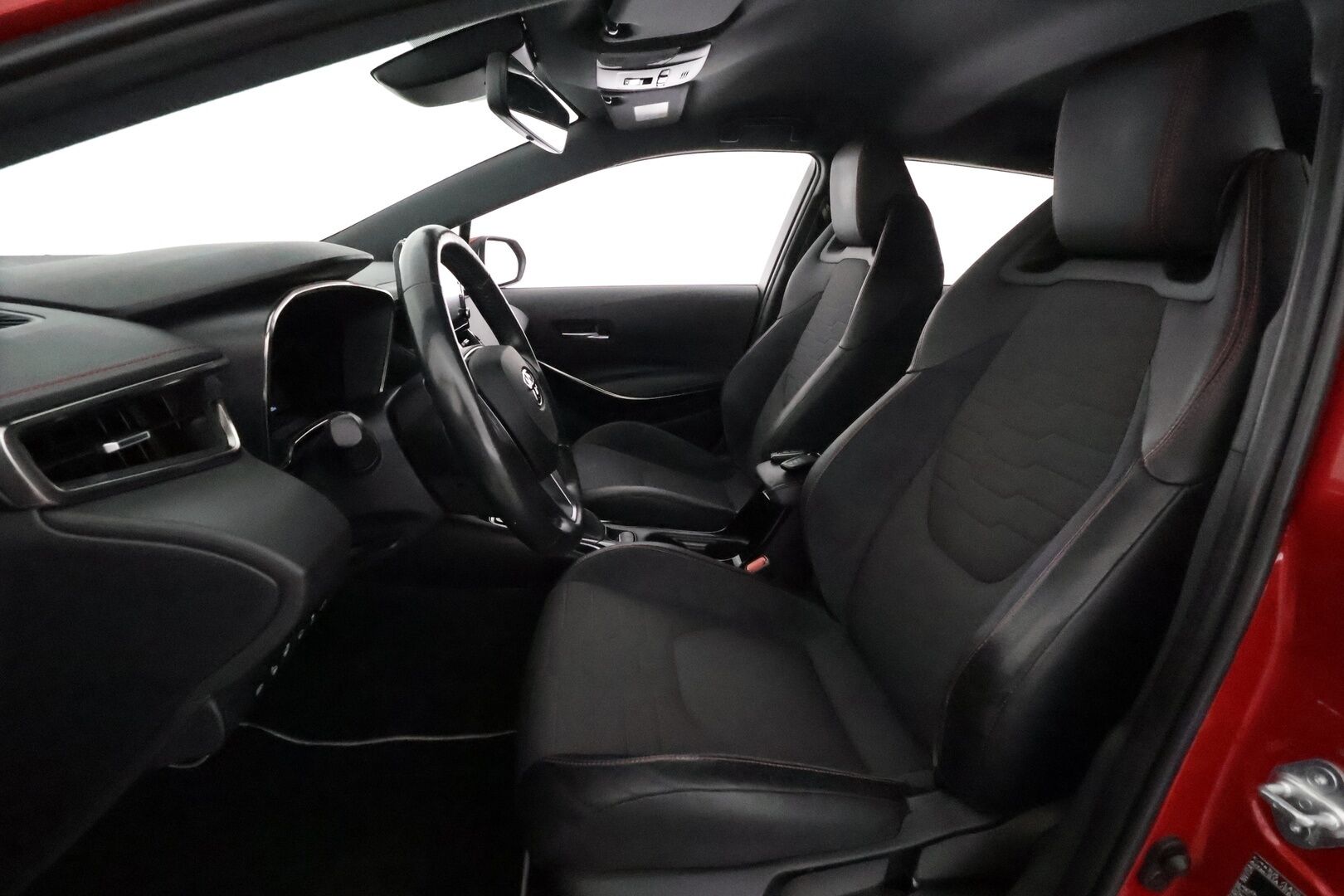 TOYOTA COROLLA 2019 Touring Sports 1,8 Hybrid Executive *HUD / ACC / P.kamera / LED / KeylessGo / Koukku / Lohkolämmitin / Sporttipenkit* - Kahdet renkaat aluvanteilla