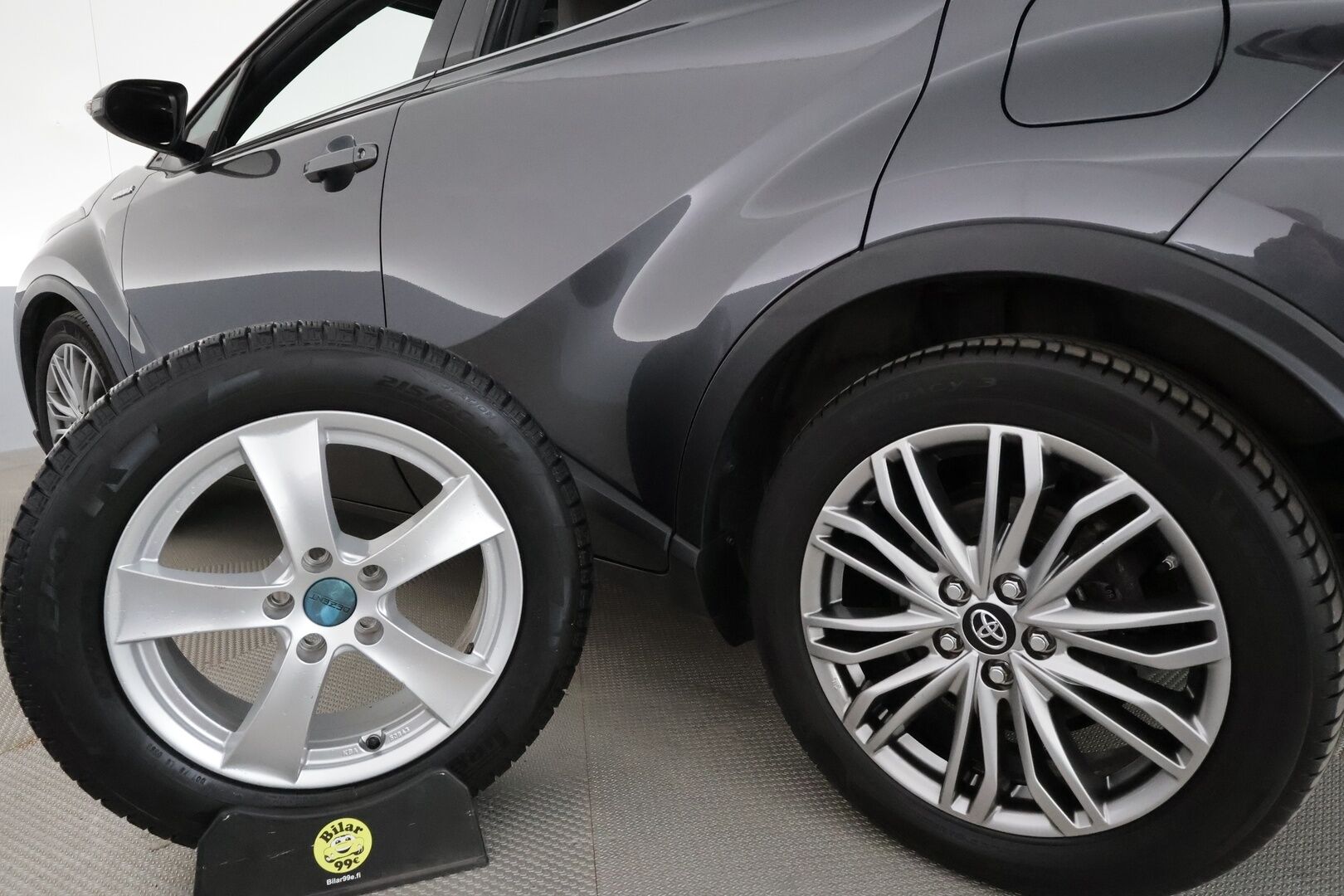 TOYOTA C-HR 2021 1,8 Hybrid Premium *ACC / P.kamera / JBL / KeylessGo / LED / Koukku / Puolinahat* - Supervarusteet / Kahdet renkaat aluvanteilla - HULLUT VÄLIPÄIVÄT KORKOTARJOUS 2,49%