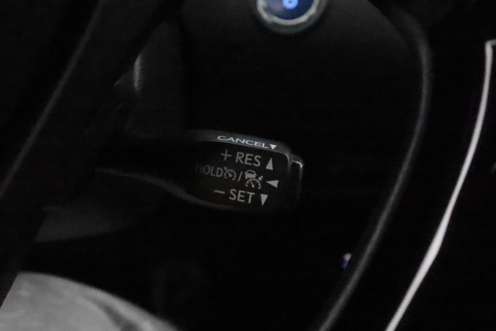 TOYOTA C-HR 2021 1,8 Hybrid Premium *ACC / P.kamera / JBL / KeylessGo / LED / Koukku / Puolinahat* - Kahdet renkaat aluvanteilla