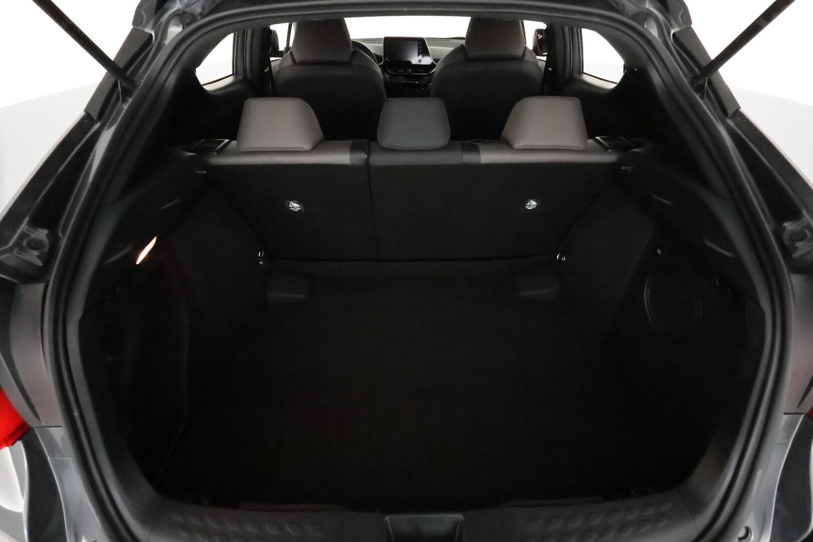 TOYOTA C-HR 2021 1,8 Hybrid Premium *ACC / P.kamera / JBL / KeylessGo / LED / Koukku / Puolinahat* - Kahdet renkaat aluvanteilla