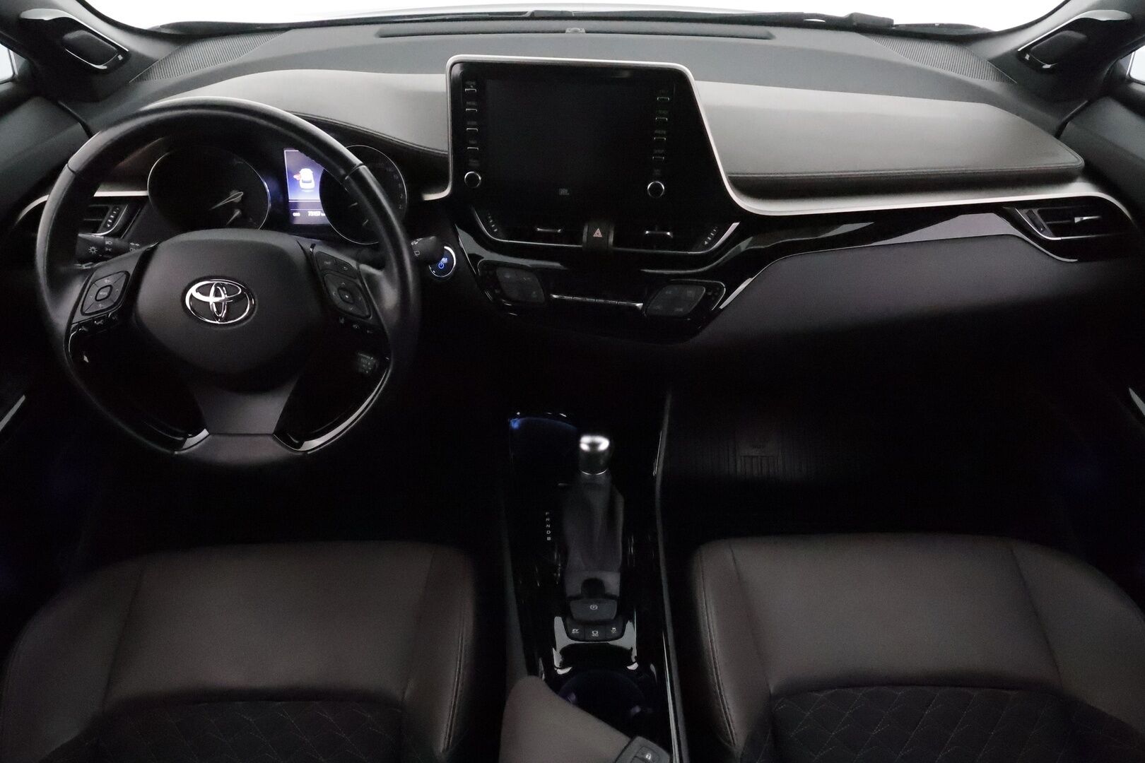 TOYOTA C-HR 2021 1,8 Hybrid Premium *ACC / P.kamera / JBL / KeylessGo / LED / Koukku / Puolinahat* - Kahdet renkaat aluvanteilla