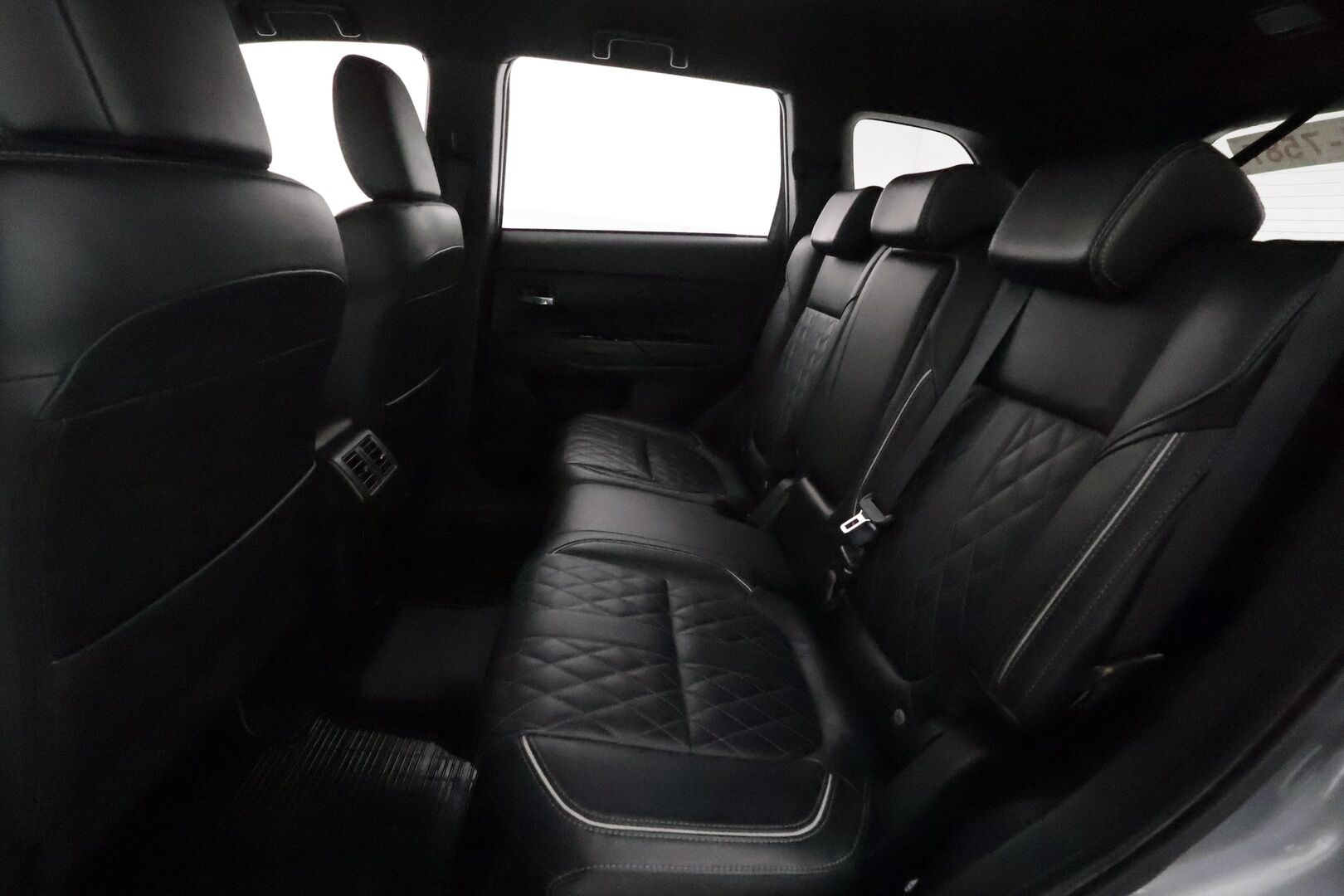 MITSUBISHI OUTLANDER PHEV 2020 Business Black 4WD *Koukku / ACC / LED / 360° / Power / Timanttinahat / Kaistavahti / Katveavustin / Keyless* - 2x Latauskaapelit / Kahdet Renkaat / Merkkihuollettu!