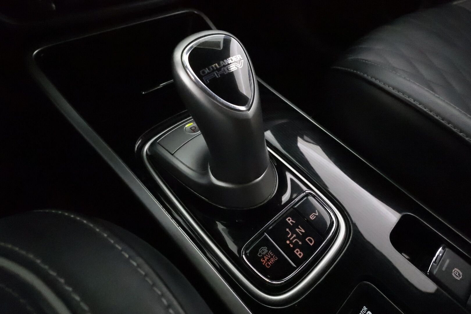 MITSUBISHI OUTLANDER PHEV 2020 Business Black 4WD *Koukku / ACC / LED / 360° / Power / Timanttinahat / Kaistavahti / Katveavustin / Keyless* - 2x Latauskaapelit / Kahdet Renkaat / Merkkihuollettu!