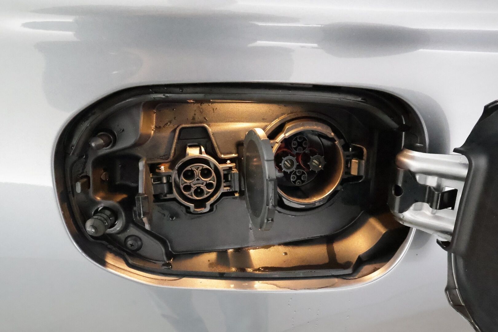 MITSUBISHI OUTLANDER PHEV 2020 Business Black 4WD *Koukku / ACC / LED / 360° / Power / Timanttinahat / Kaistavahti / Katveavustin / Keyless* - 2x Latauskaapelit / Kahdet Renkaat / Merkkihuollettu!