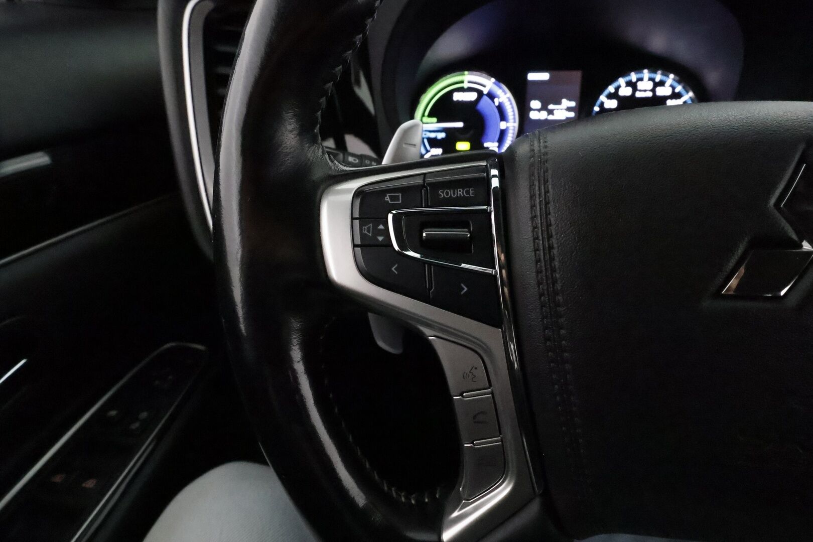 MITSUBISHI OUTLANDER PHEV 2020 Business Black 4WD *Koukku / ACC / LED / 360° / Power / Timanttinahat / Kaistavahti / Katveavustin / Keyless* - 2x Latauskaapelit / Kahdet Renkaat / Merkkihuollettu!
