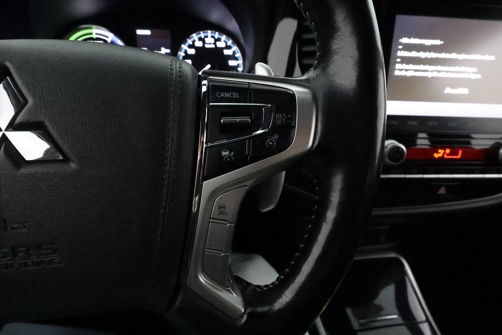 MITSUBISHI OUTLANDER PHEV 2020 Business Black 4WD *Koukku / ACC / LED / 360° / Power / Timanttinahat / Kaistavahti / Katveavustin / Keyless* - 2x Latauskaapelit / Kahdet Renkaat / Merkkihuollettu!