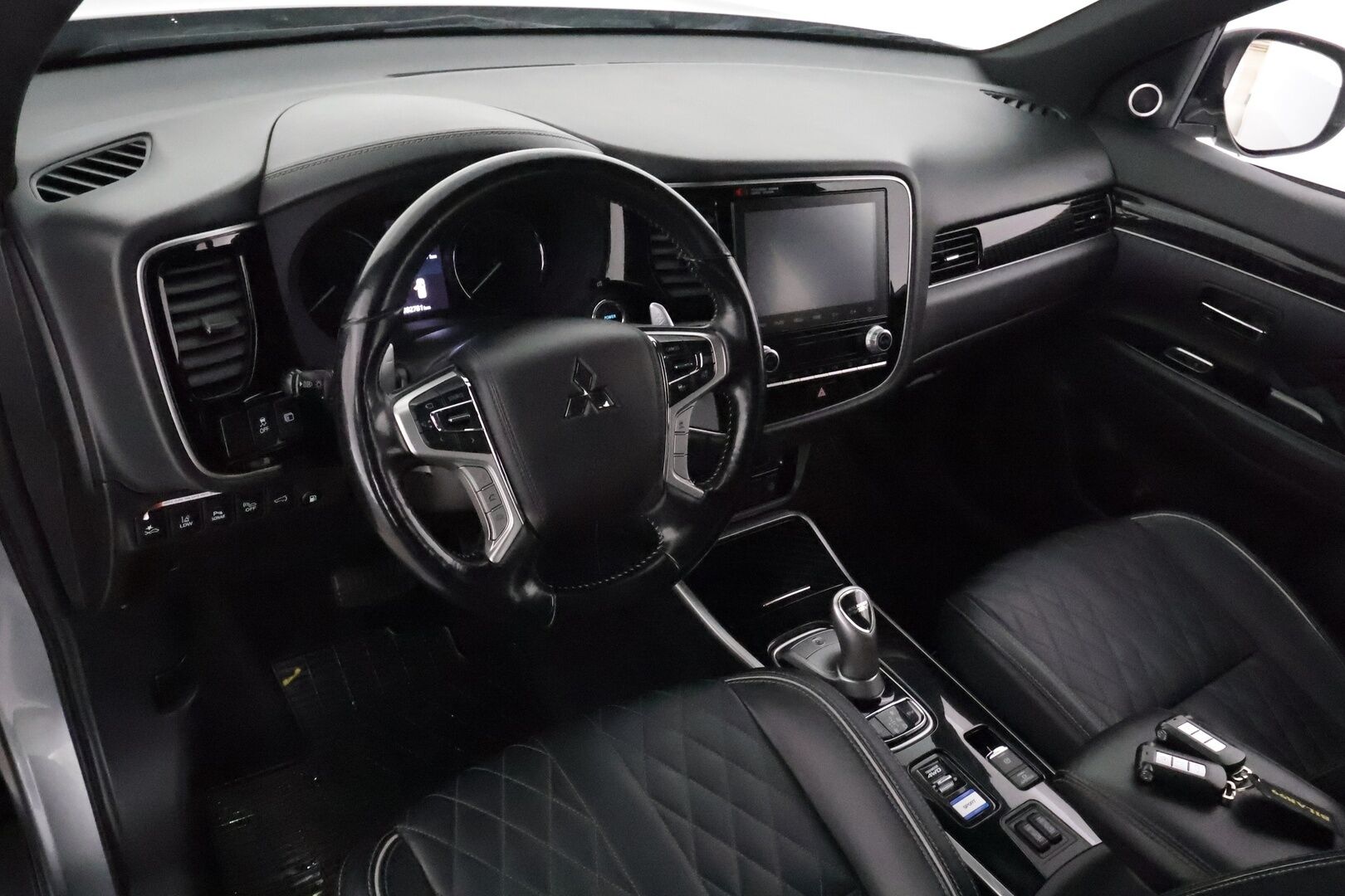 MITSUBISHI OUTLANDER PHEV 2020 Business Black 4WD *Koukku / ACC / LED / 360° / Power / Timanttinahat / Kaistavahti / Katveavustin / Keyless* - 2x Latauskaapelit / Kahdet Renkaat / Merkkihuollettu!
