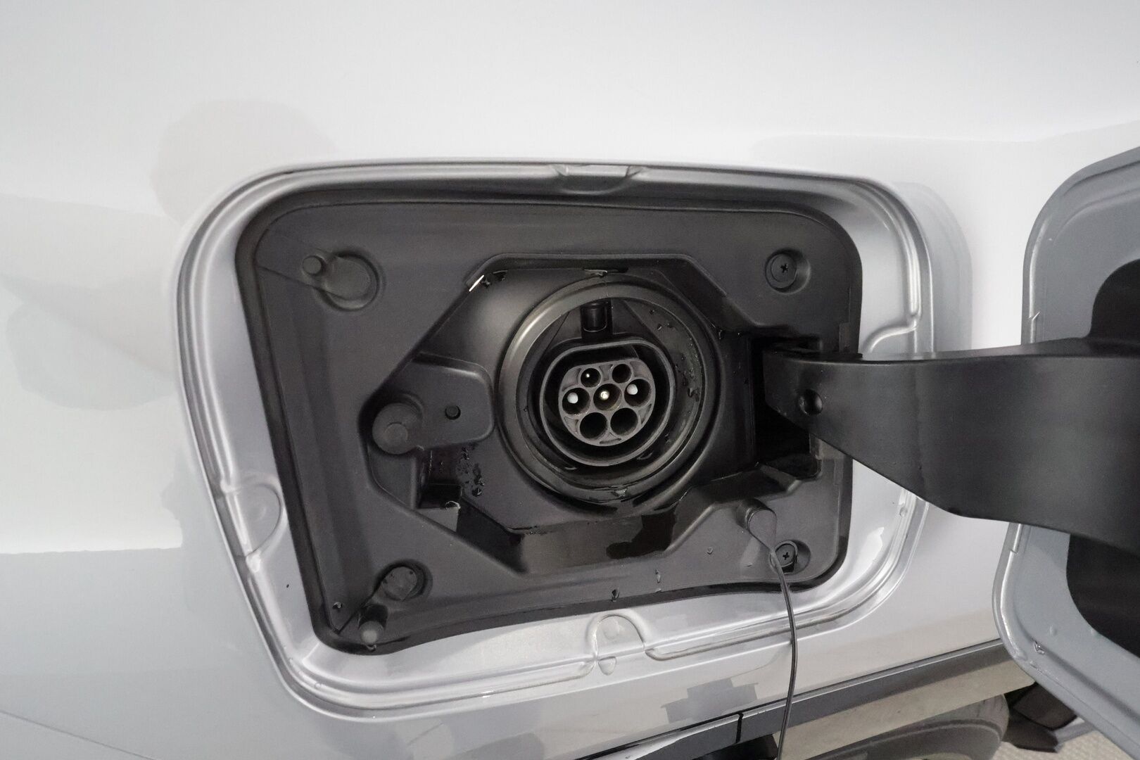 TOYOTA RAV4 PLUG-IN 2021 Hybrid 2,5 AWD-i Style *ACC / Koukku / P.kamera / KeylessGo / LED / Sähköpenkki* - Kahdet renkaat aluvanteilla