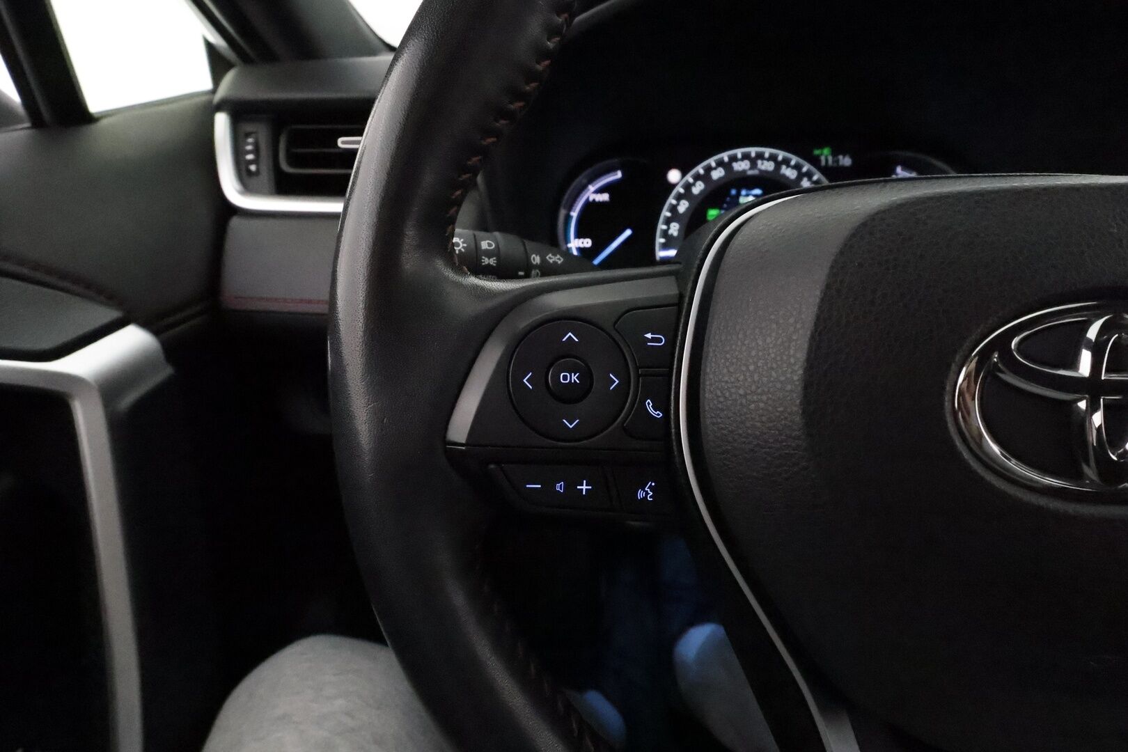 TOYOTA RAV4 PLUG-IN 2021 Hybrid 2,5 AWD-i Style *ACC / Koukku / P.kamera / KeylessGo / LED / Sähköpenkki* - Kahdet renkaat aluvanteilla