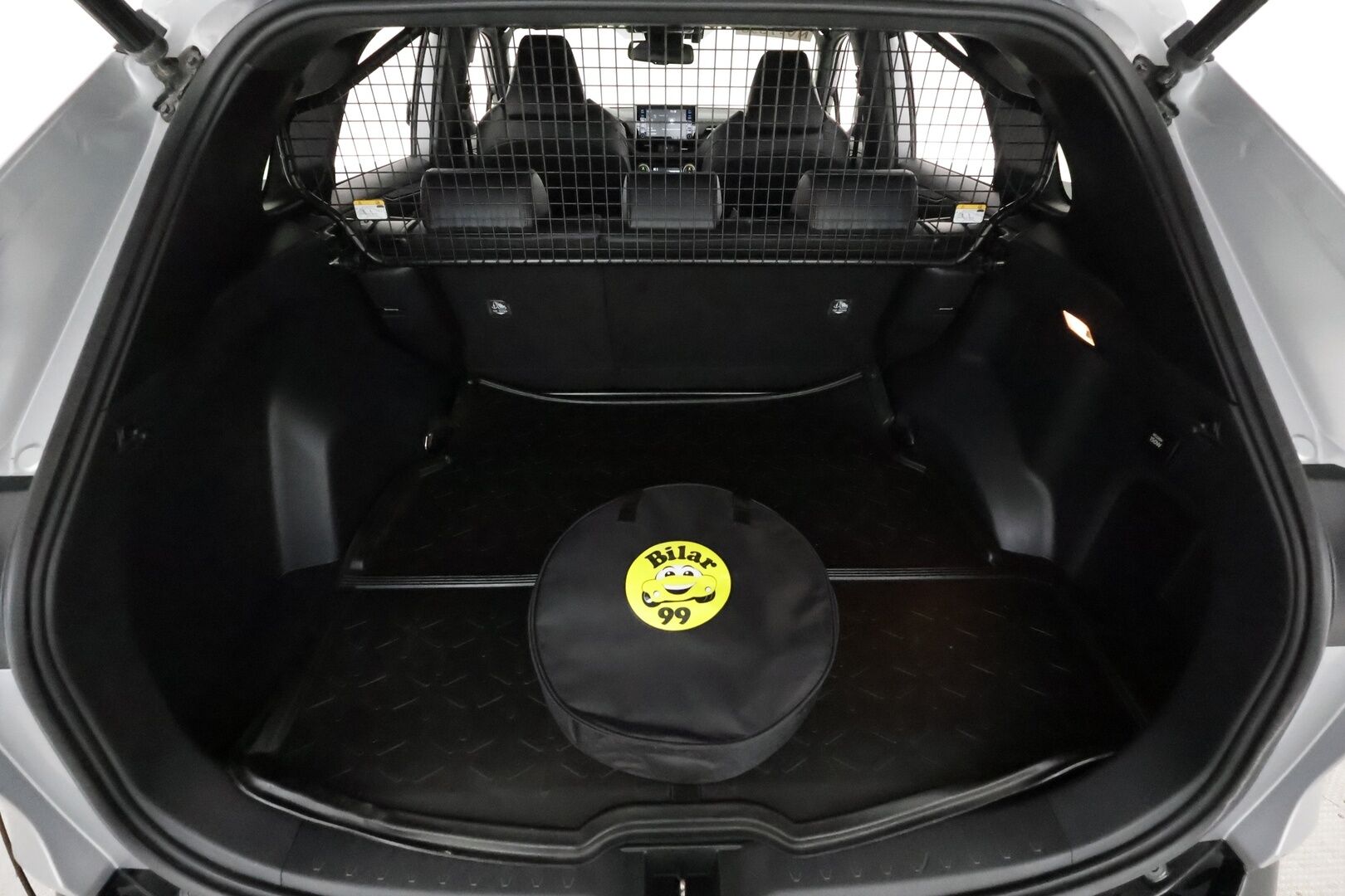 TOYOTA RAV4 PLUG-IN 2021 Hybrid 2,5 AWD-i Style *ACC / Koukku / P.kamera / KeylessGo / LED / Sähköpenkki* - Kahdet renkaat aluvanteilla