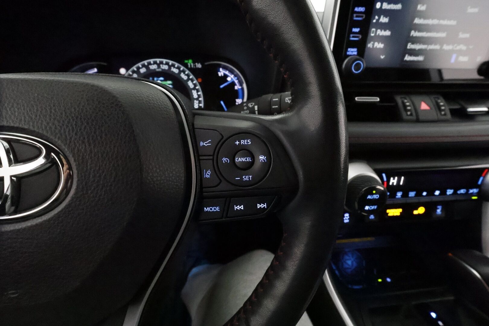 TOYOTA RAV4 PLUG-IN 2021 Hybrid 2,5 AWD-i Style *ACC / Koukku / P.kamera / KeylessGo / LED / Sähköpenkki* - Kahdet renkaat aluvanteilla